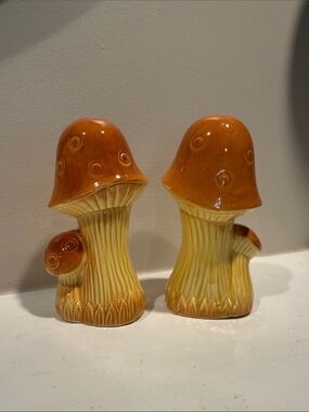 Vintage 1970s Retro Mushroom Salt and Pepper Shakers Mustard Yellow Japan